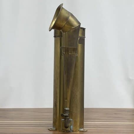 Vintage Brass Manual Horn (4) side view of the brass horn Vintage Brass Manual Horn