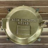 Neon Rasvjeta Vrsar Brass Post Mounted Navigation Light