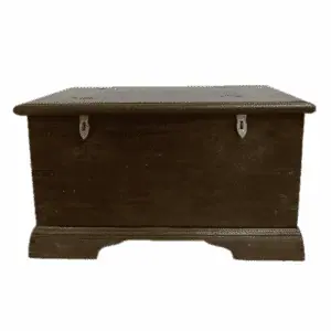 Wooden Queen Anne Chest 00