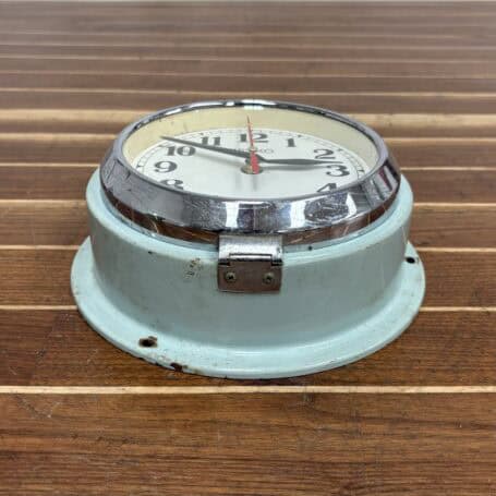 Seiko Seafoam Wall Slave Clock - Battery Operated, 1990s (3) Bottom view of Seiko Seafoam Wall Slave Clock with visible thumbscrew