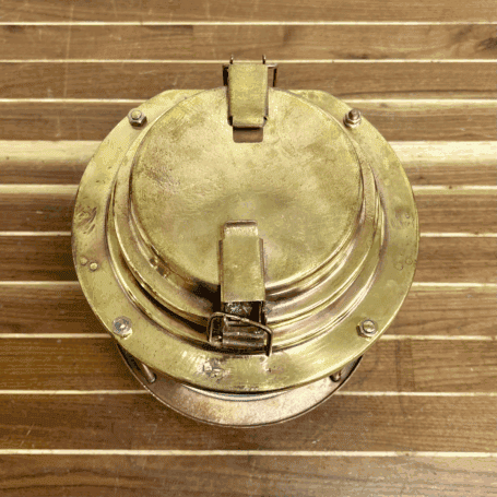 Brass Pier Light, Heavy-Duty 360° Clear Lens (4) Top view of brass pier light, displaying the sealed lid for waterproof protection in outdoor environments.