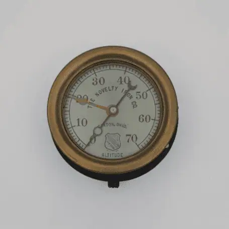 1907-1916 The Novelty Iron Co. Canton, Ohio Antique Brass Pressure Gauge 01